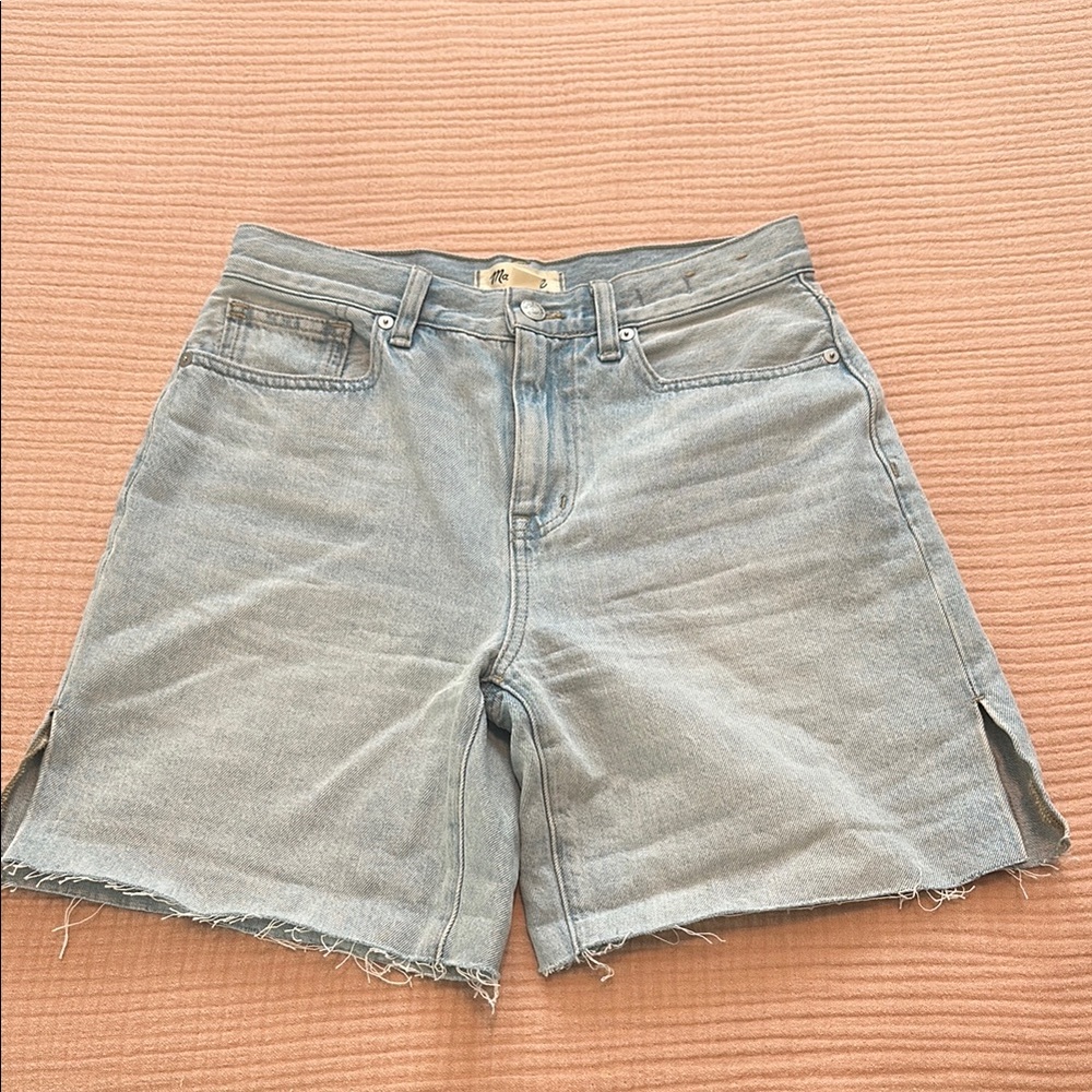 Madewell Baggy Jean Shorts with Relaxed Fit and Frayed Hem light wash like new